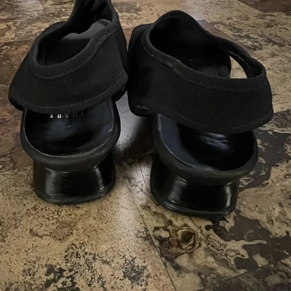 Stuart Weitzman sandal low skip on wedge Black Womans Sz 7 - Picture 4 of 7